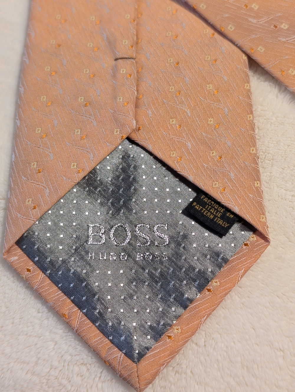 Hugo Boss Peach Patterned Silk Tie. NWOT